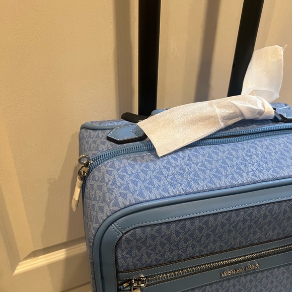 MICHAEL Michael Kors Travel Small Pacific Blue signature Suitcase - Picture 3 of 11